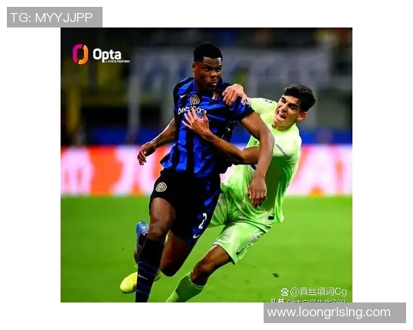 足球明星化身无知老人挑战街头路人引发搞笑反应与温情瞬间